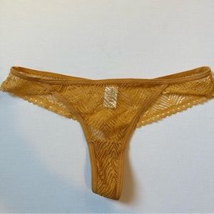 NWOT CLO Intimo Yellow Lacy Thong
